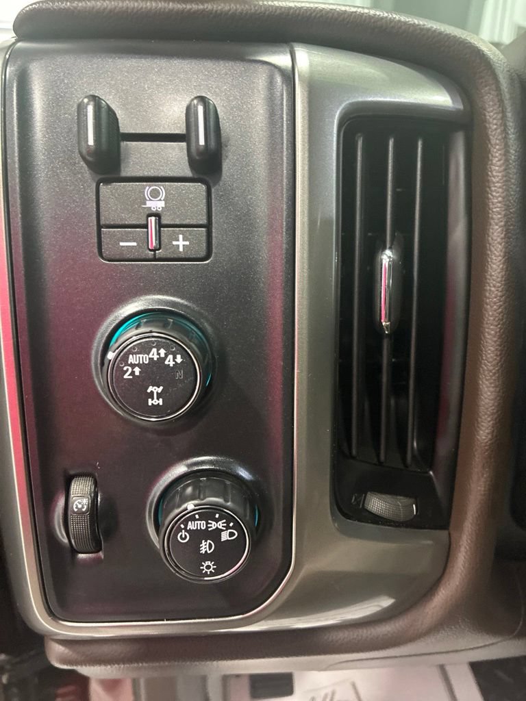 Used 2018 Chevrolet Silverado 1500 LT w/ All Star Edition AWD/4WD image 17