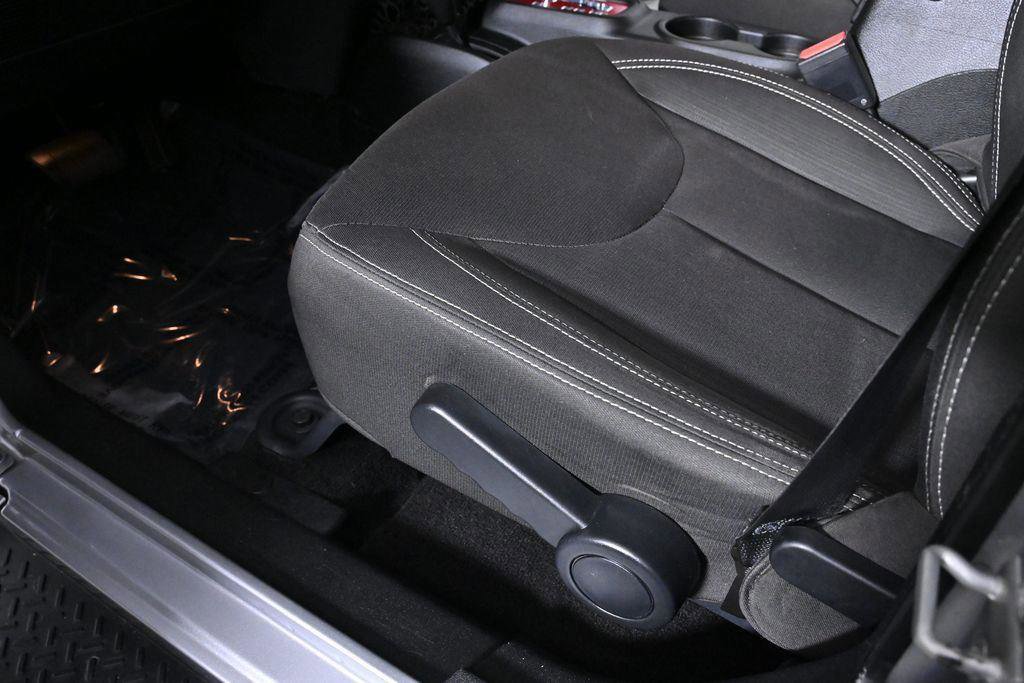 Used 2016 Jeep Wrangler Unlimited Sahara image 31