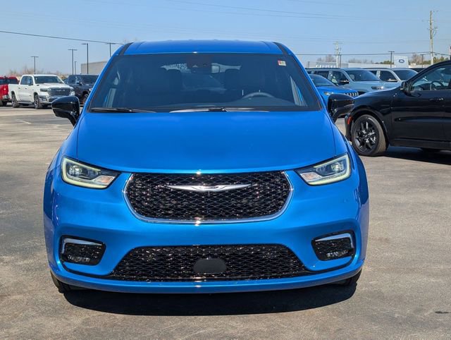 New 2026 Chrysler Pacifica Select image 3