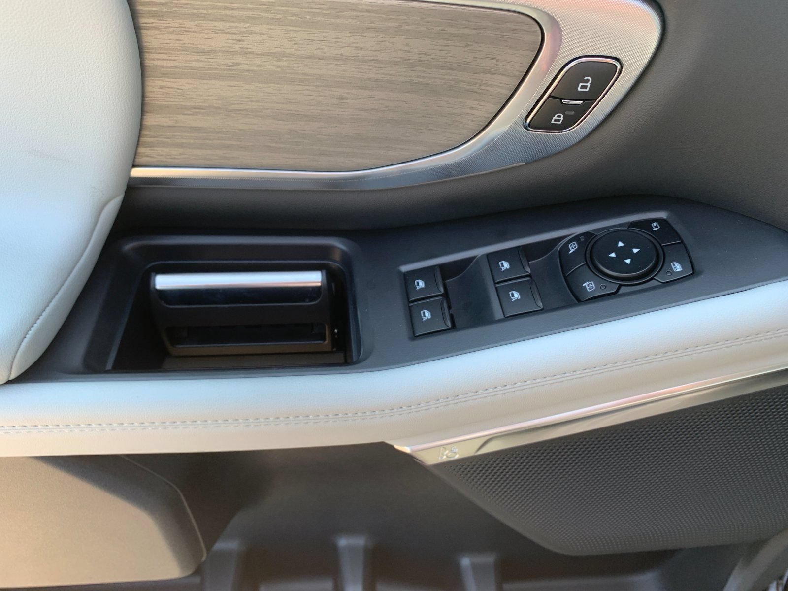 New 2027 Ford Expedition Platinum RWD image 12