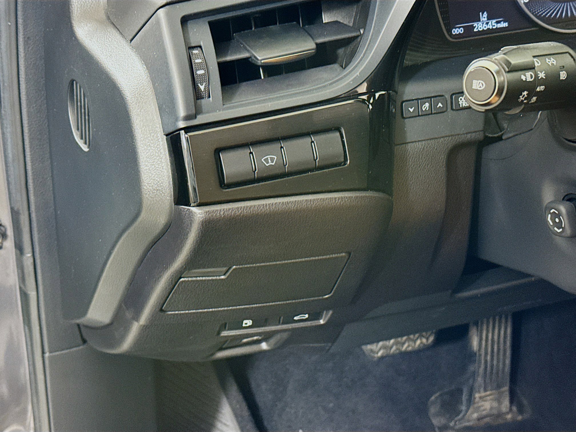 Certified 2023 Lexus ES 350 Luxury w/ Accessory Package (Z2) image 10