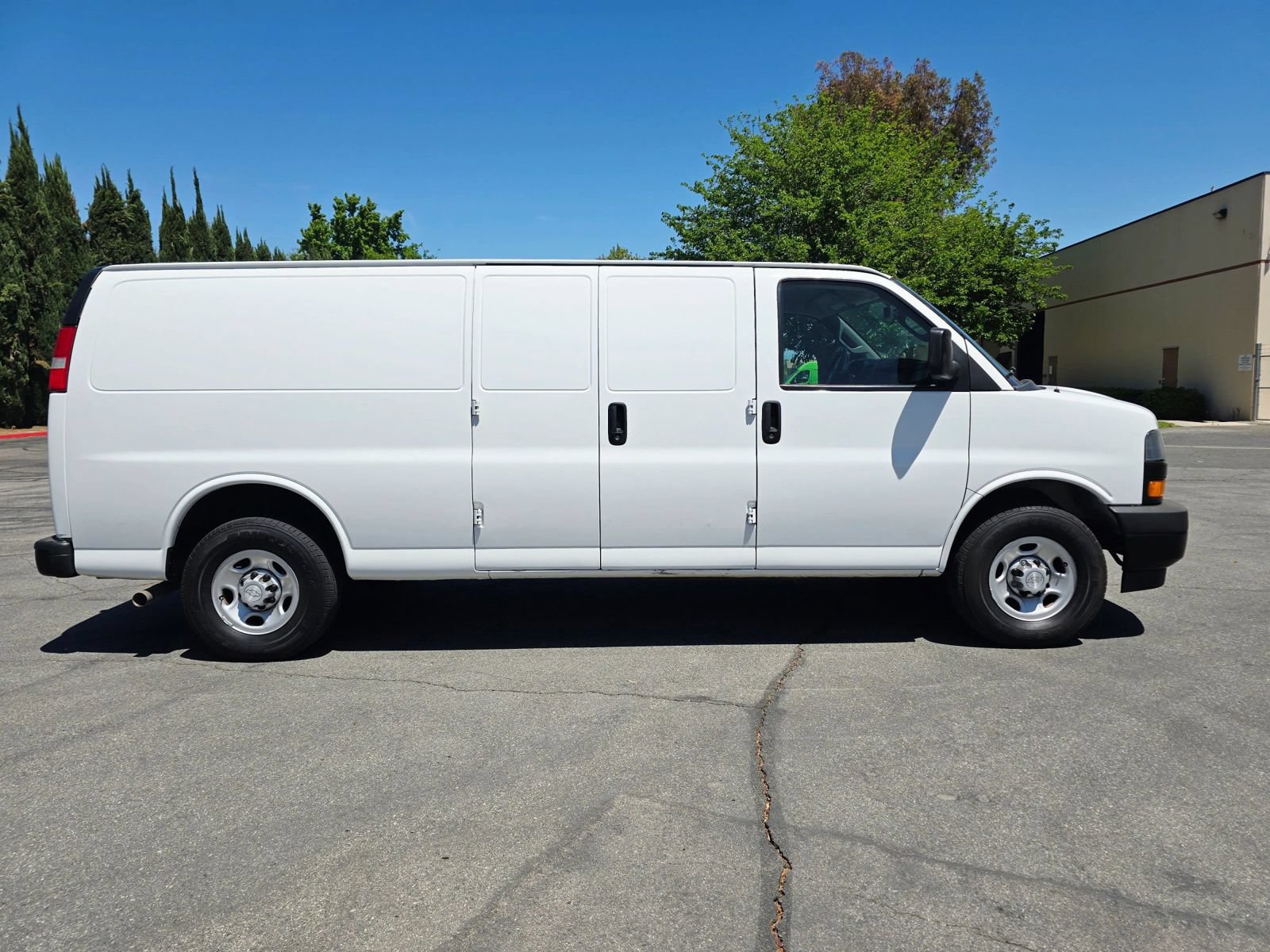 Used 2019 Chevrolet Express 2500 Extended w/ Driver Convenience Package RWD image 4