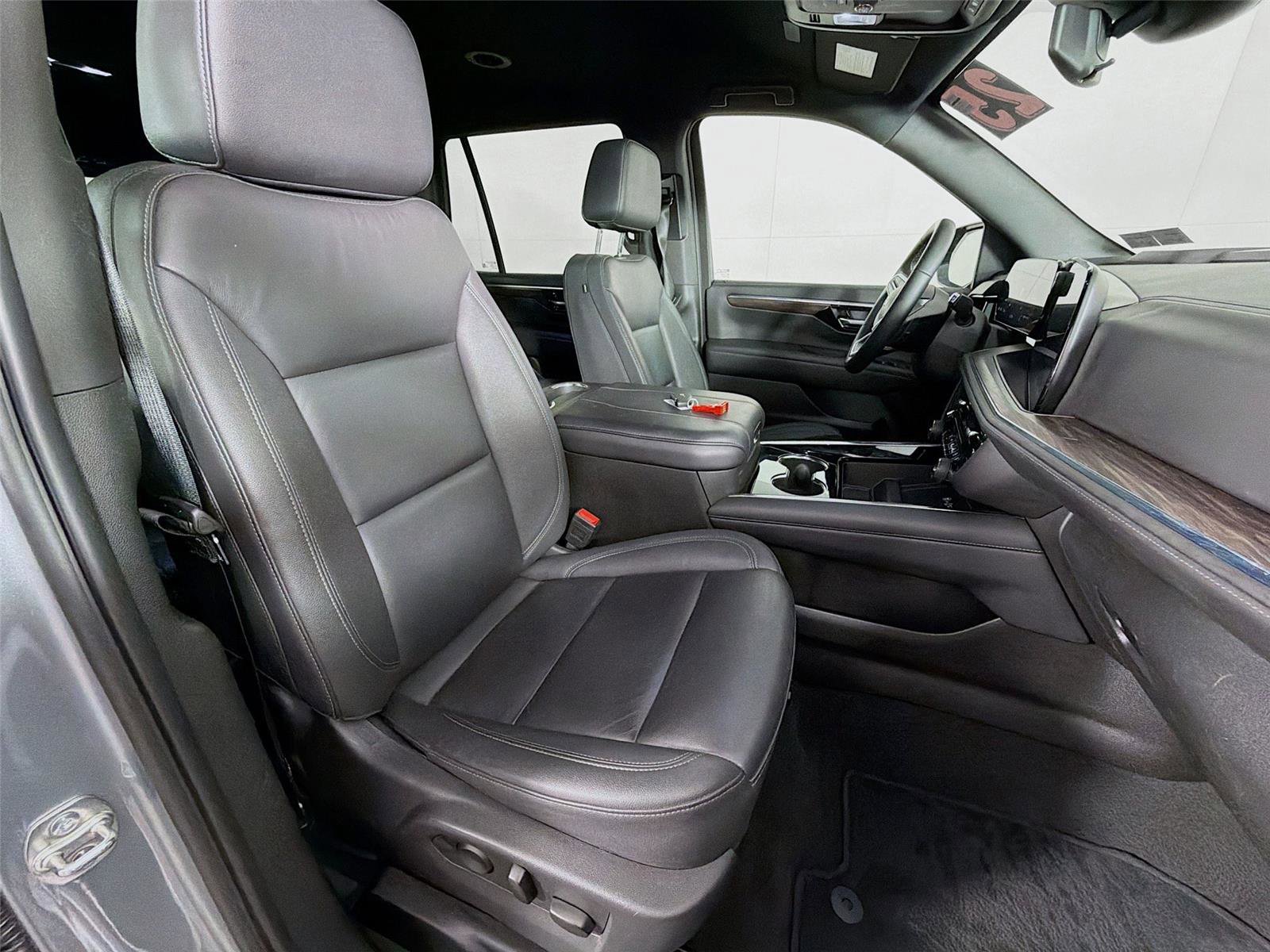Used 2025 Chevrolet Tahoe LT AWD/4WD image 29
