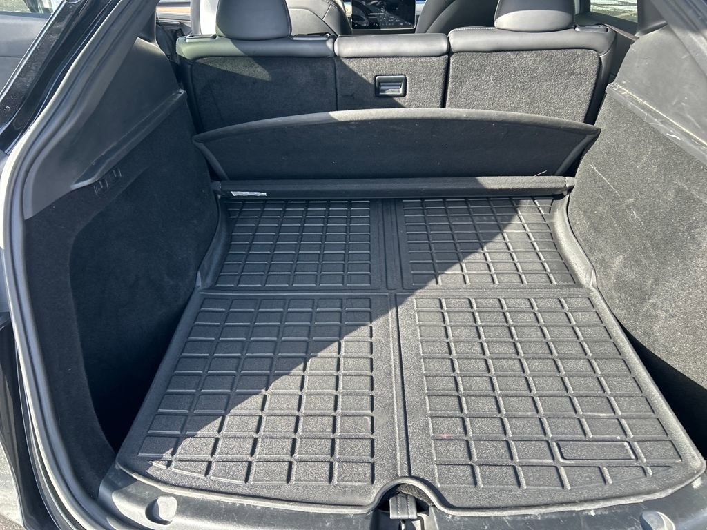 Used 2024 Tesla Model Y Long Range image 26