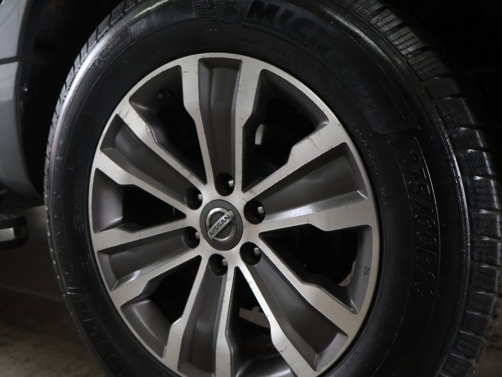 Used 2017 Nissan Titan SL image 30