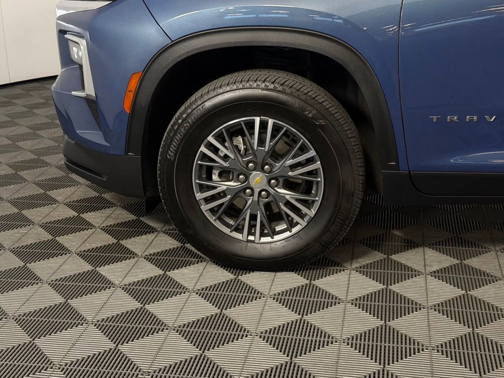 Used 2024 Chevrolet Traverse LT image 11