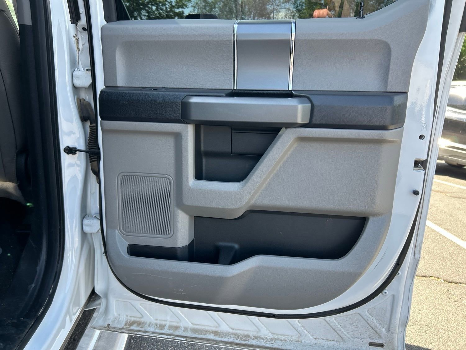Used 2017 Ford F250 XLT w/ XLT Premium Package AWD/4WD image 12