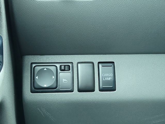 Used 2012 Nissan Frontier SL image 31