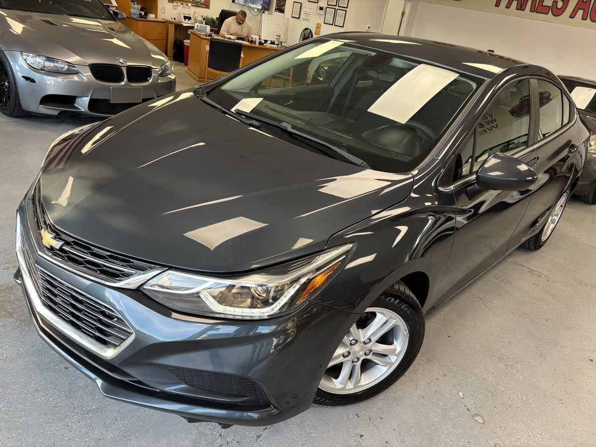 Used 2018 Chevrolet Cruze LT w/ Convenience Package image 9