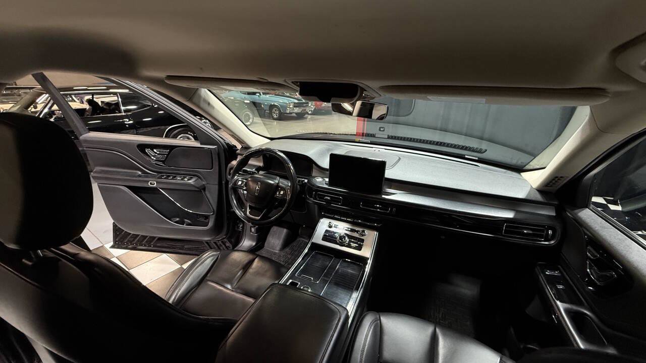 Used 2021 Lincoln Aviator AWD image 2