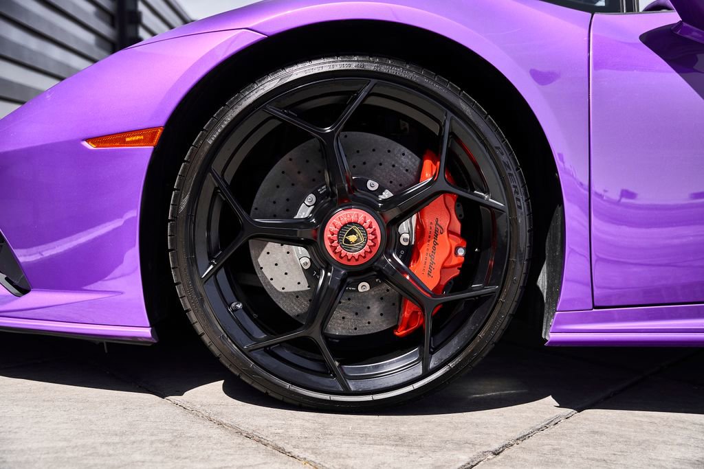 Used 2024 Lamborghini Huracan EVO image 3