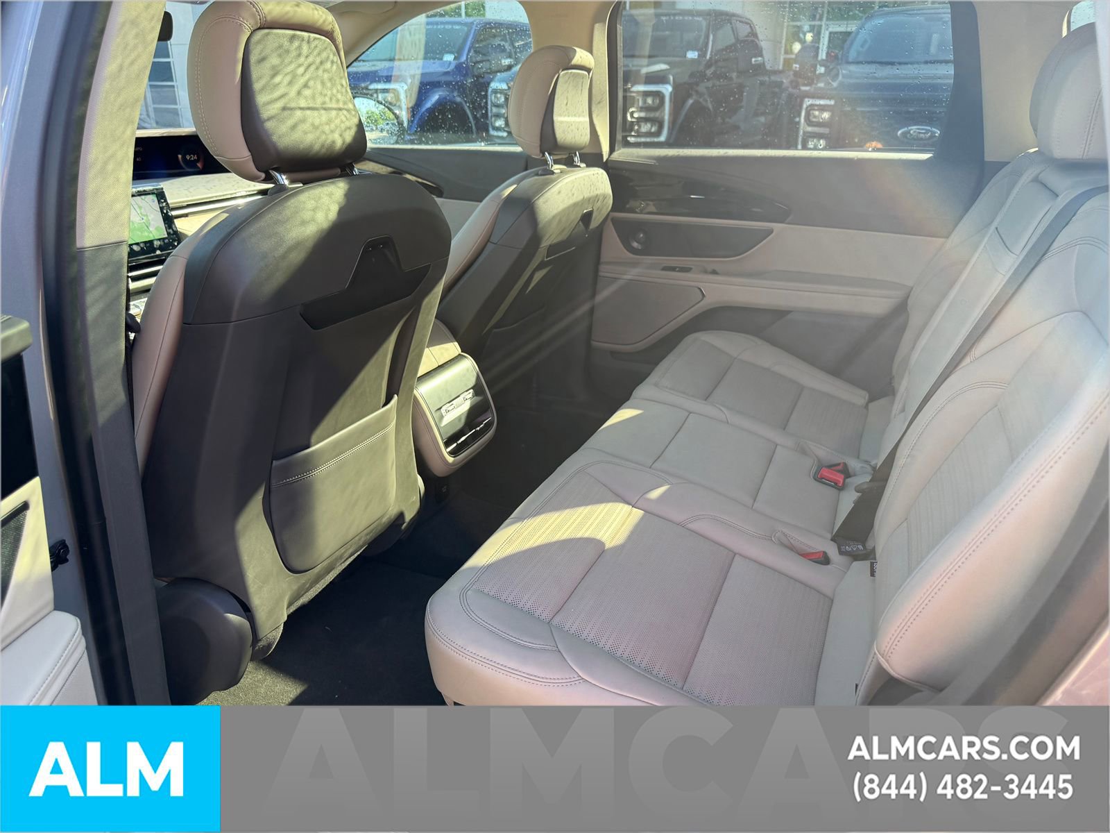 Used 2025 Lincoln Nautilus Reserve AWD/4WD image 8
