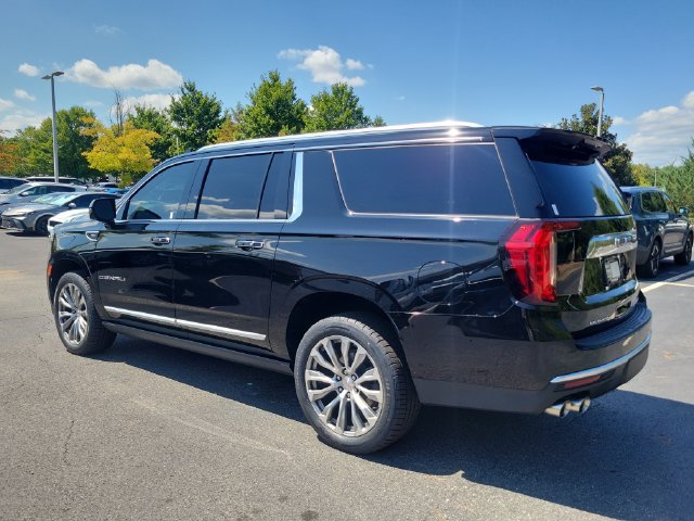 Used 2021 GMC Yukon XL Denali w/ Denali Premium Package AWD/4WD image 6