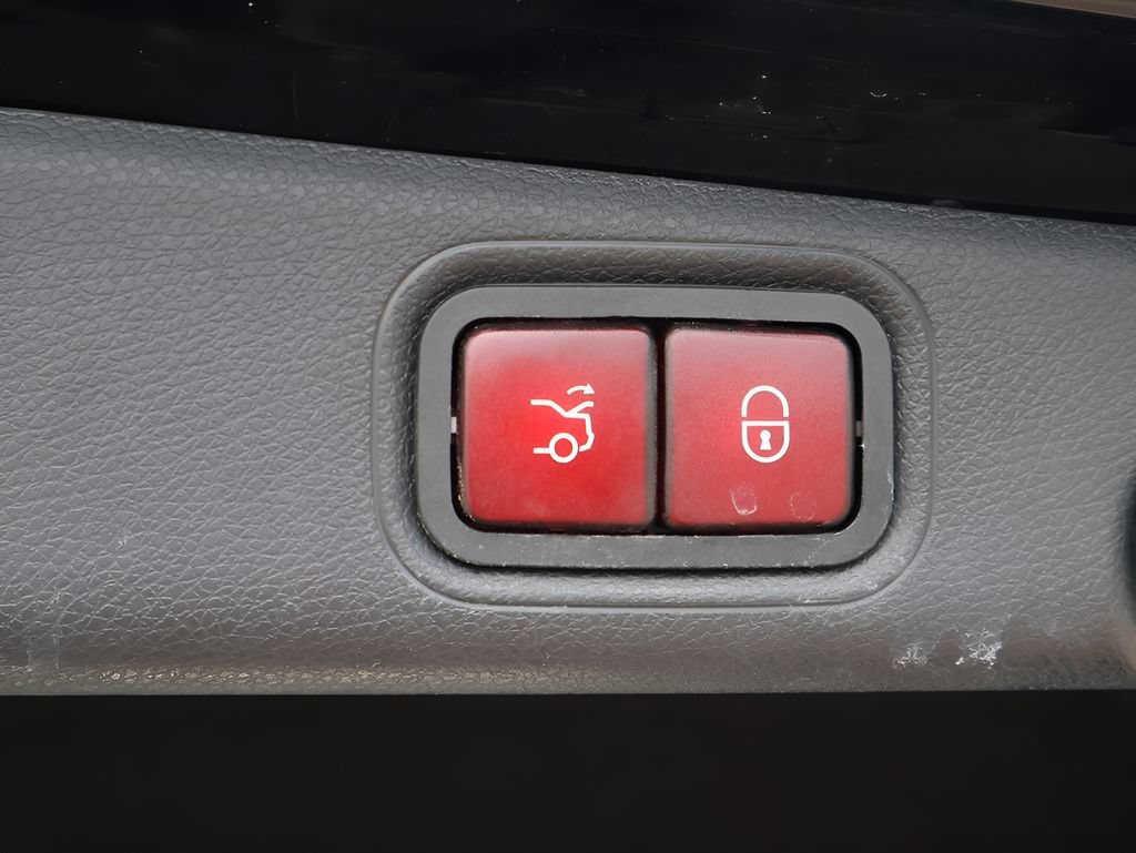 Used 2019 Mercedes-Benz E 300 4MATIC image 18
