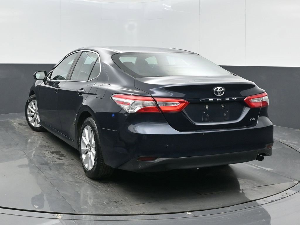 Used 2018 Toyota Camry LE image 6