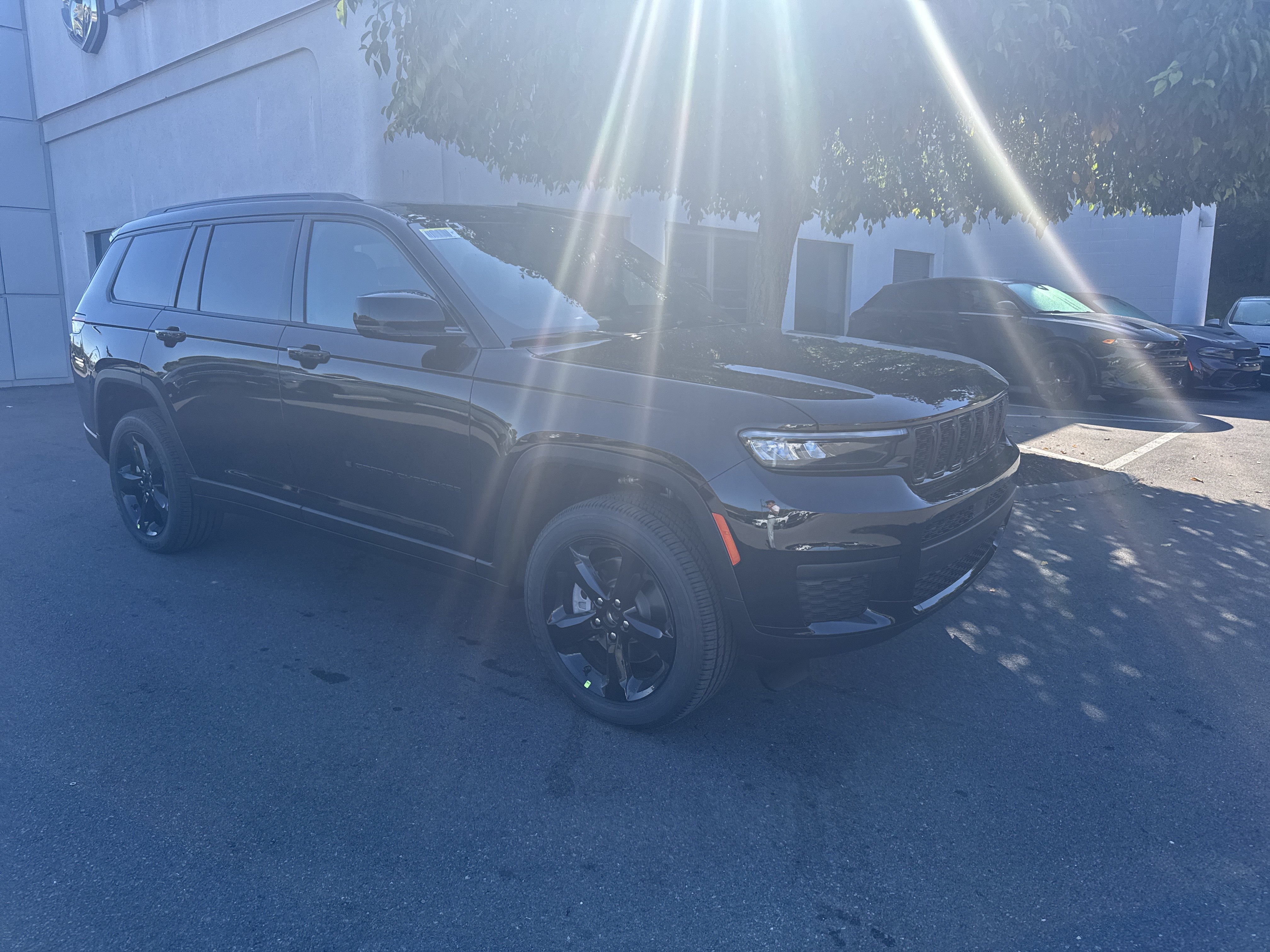 New 2025 Jeep Grand Cherokee L Altitude image 1
