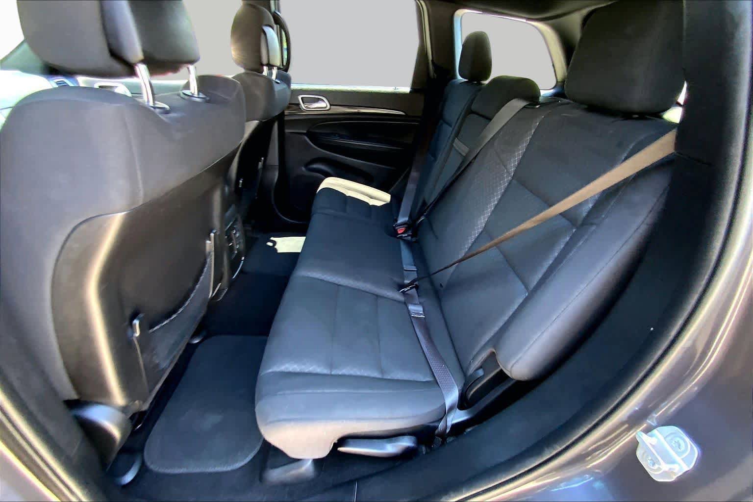 Used 2021 Jeep Grand Cherokee Laredo RWD image 21
