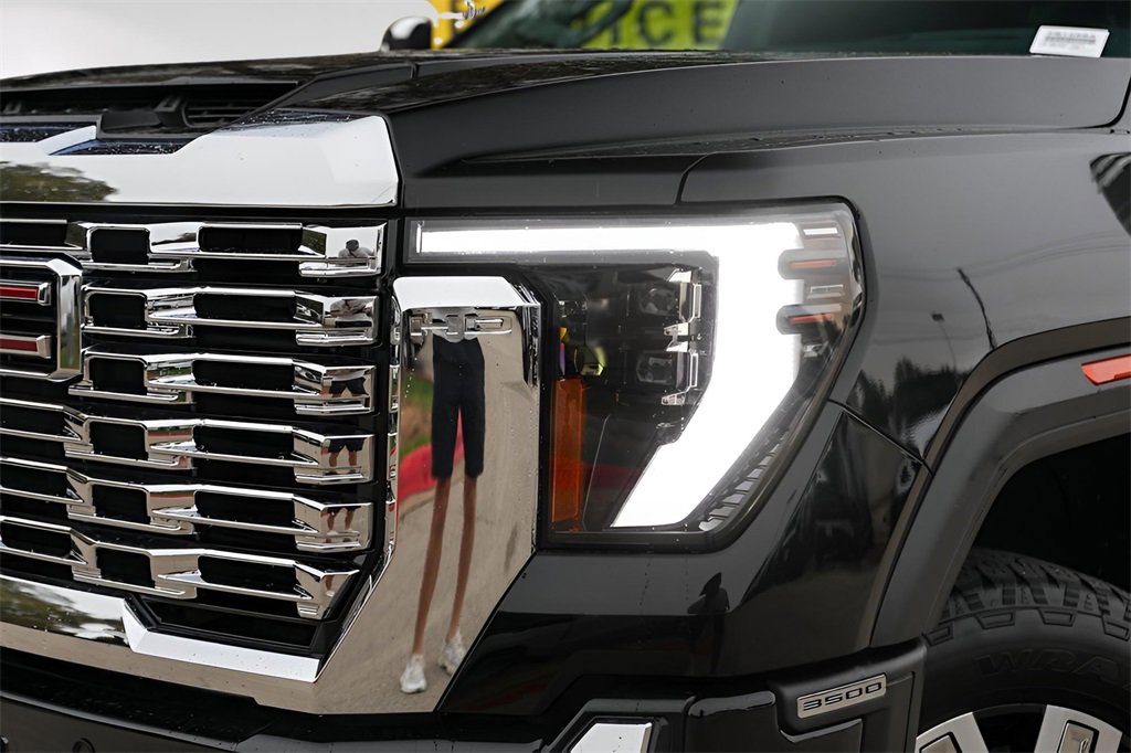 Used 2024 GMC Sierra 3500 Denali w/ Denali Reserve Package image 3