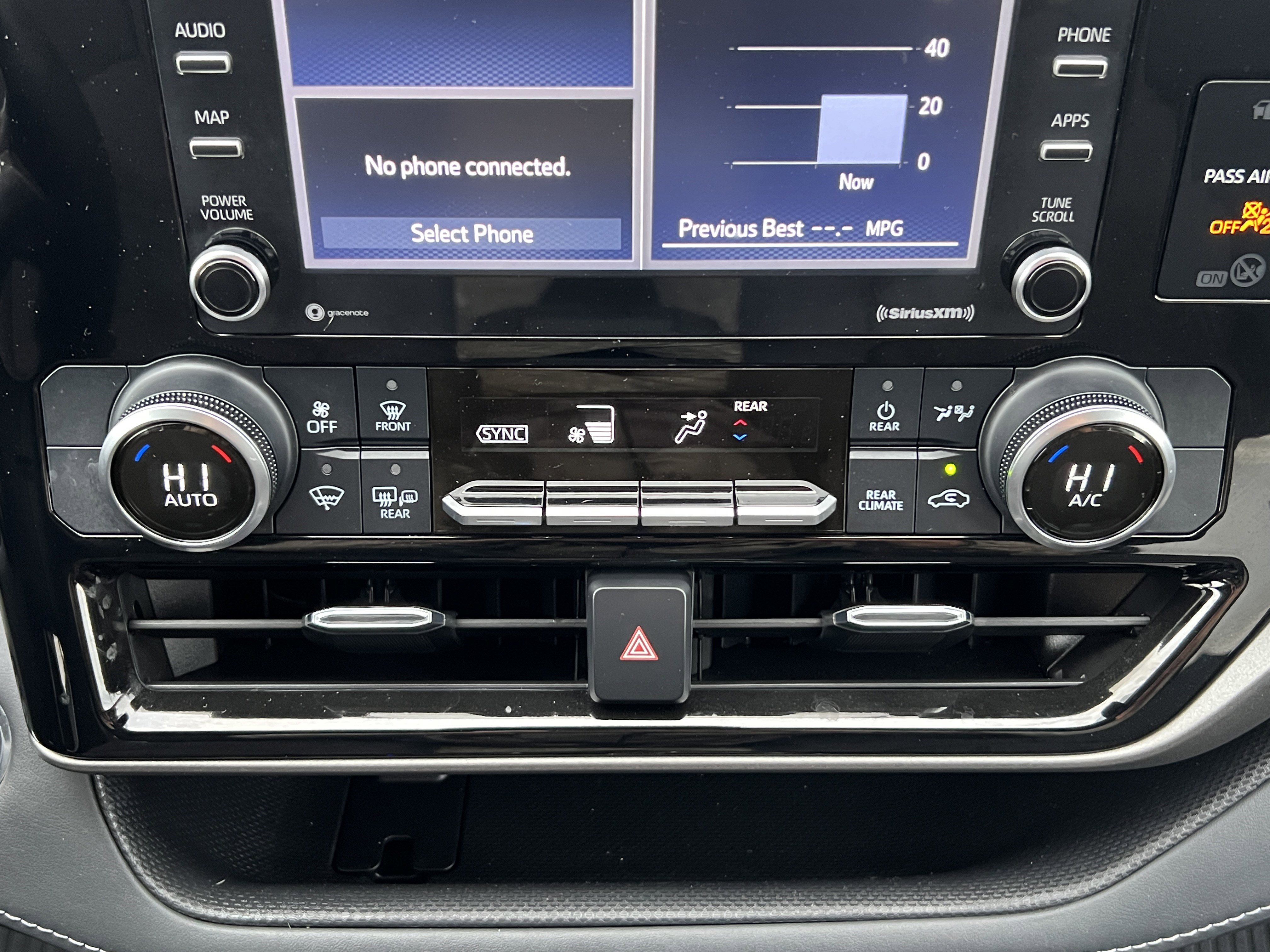 Used 2022 Toyota Highlander L image 32