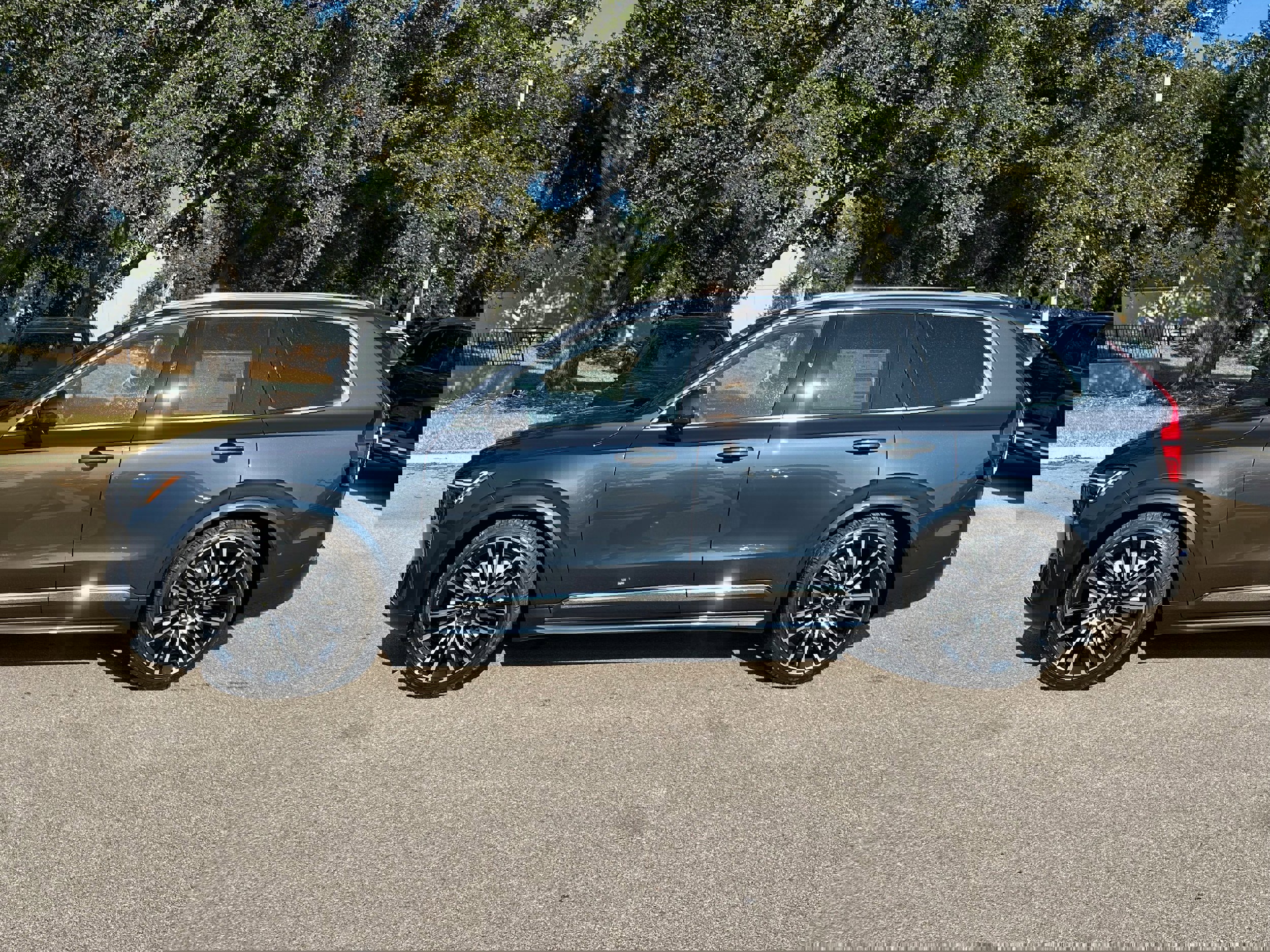New 2026 Volvo XC90 B5 Ultra image 3