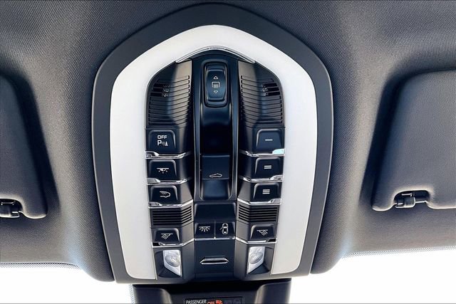 Used 2026 Porsche Macan AWD/4WD image 16