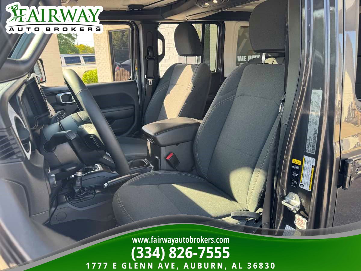 Used 2025 Jeep Wrangler Willys AWD/4WD image 10