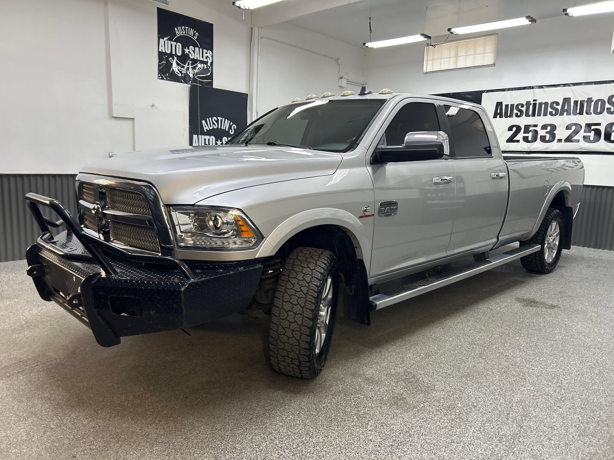 Used 2015 RAM 3500 Laramie Longhorn w/ Convenience Group AWD/4WD image 3
