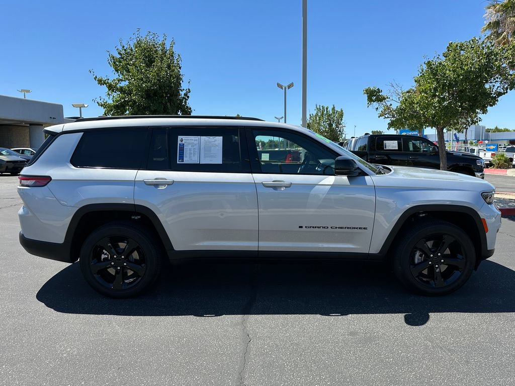 Certified 2025 Jeep Grand Cherokee L Altitude AWD/4WD image 9