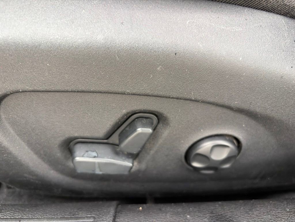 Used 2016 Chrysler 200 S FWD image 42