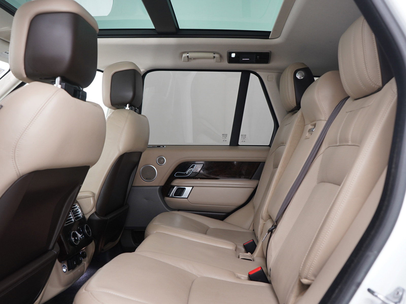 Used 2020 Land Rover Range Rover HSE image 20