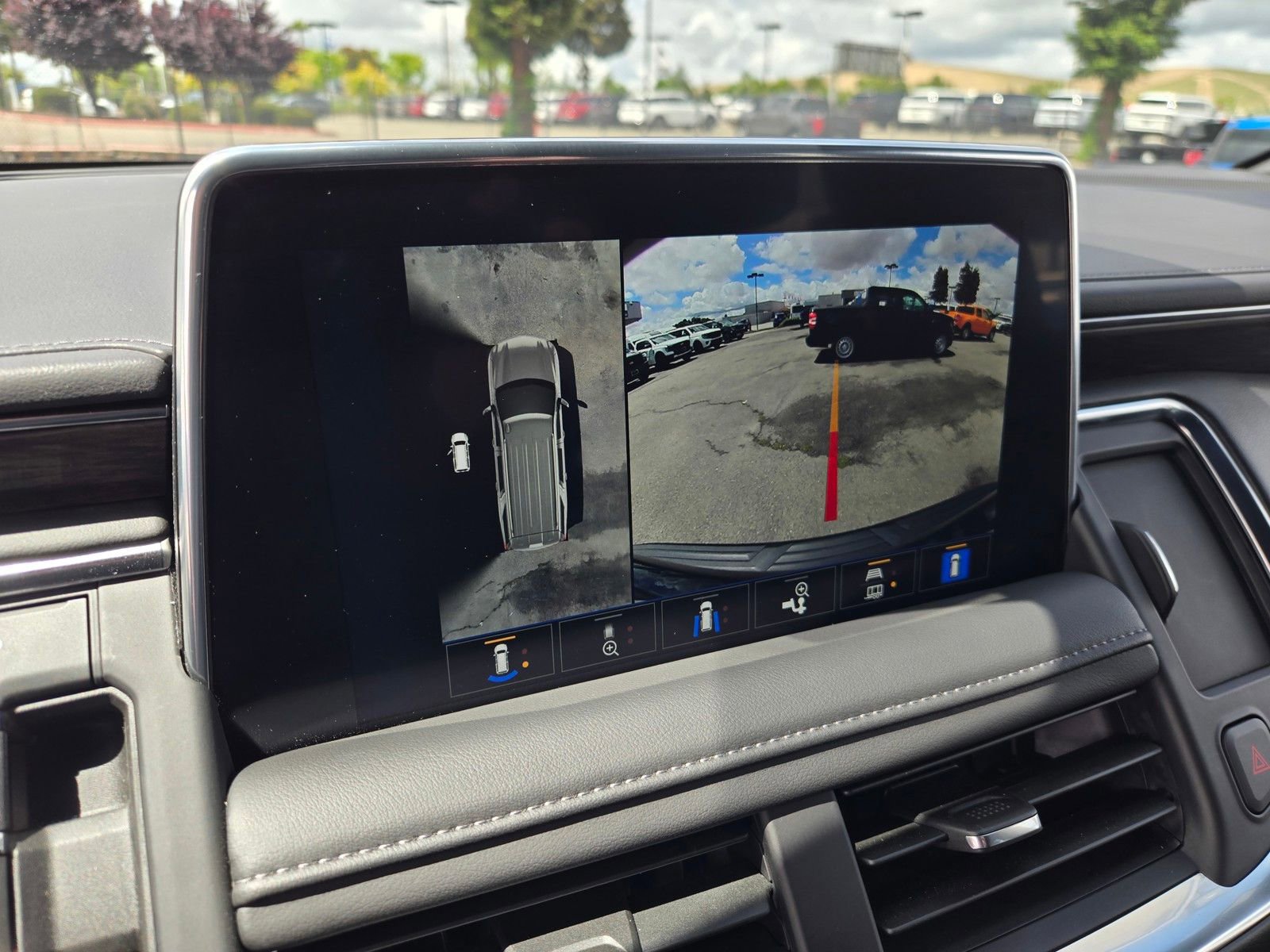 Used 2023 Chevrolet Tahoe Z71 w/ Z71 Off-Road Package image 23