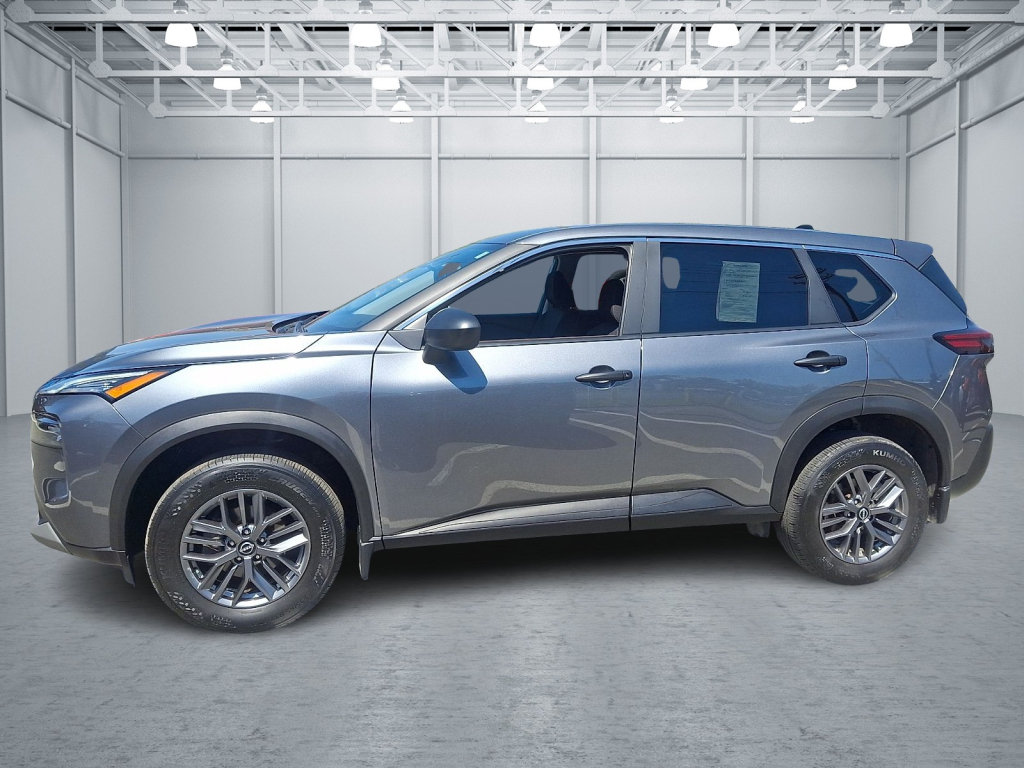 Used 2023 Nissan Rogue S AWD/4WD image 2