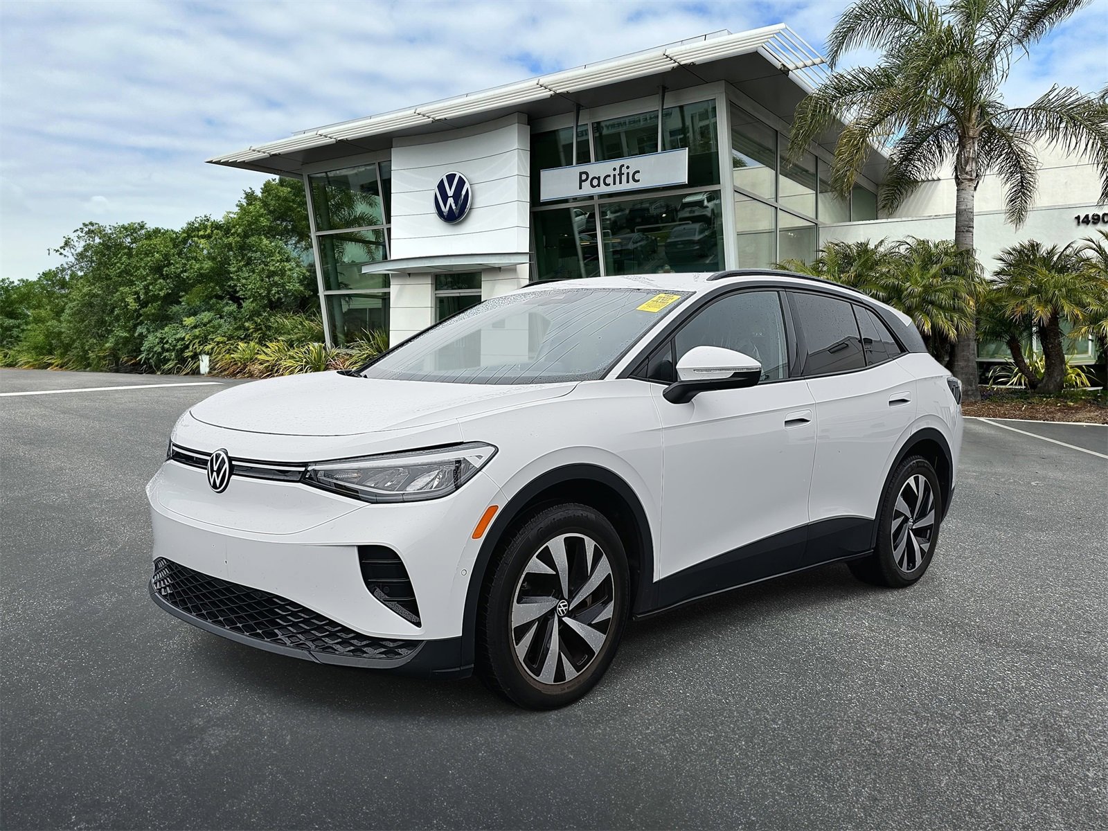 Used 2023 Volkswagen ID.4 2WD image 1