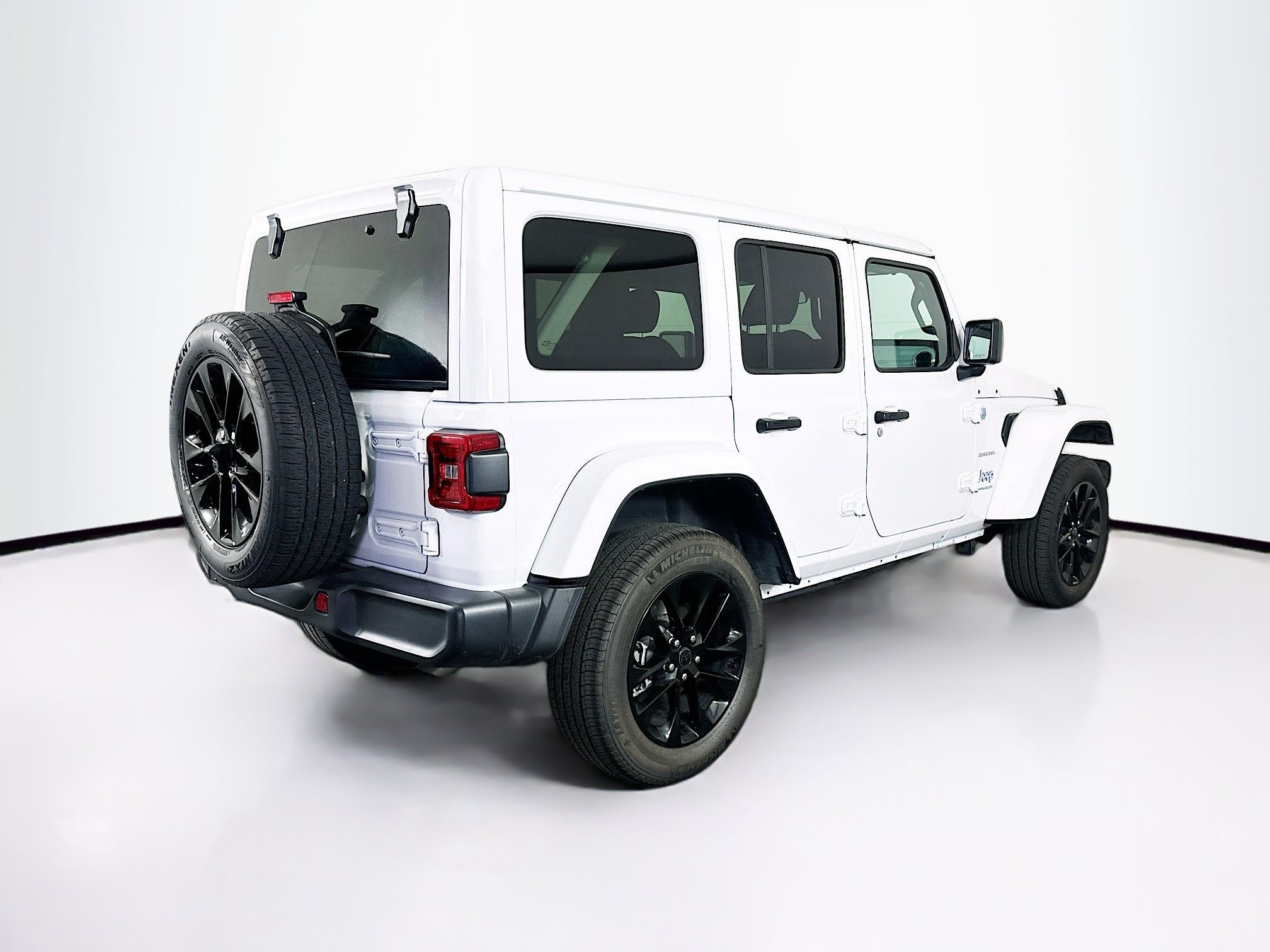 Used 2024 Jeep Wrangler Unlimited Sahara AWD/4WD image 9