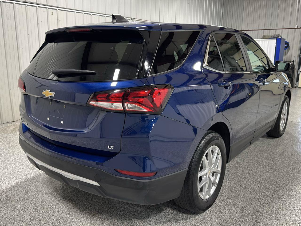 Used 2022 Chevrolet Equinox LT FWD image 2