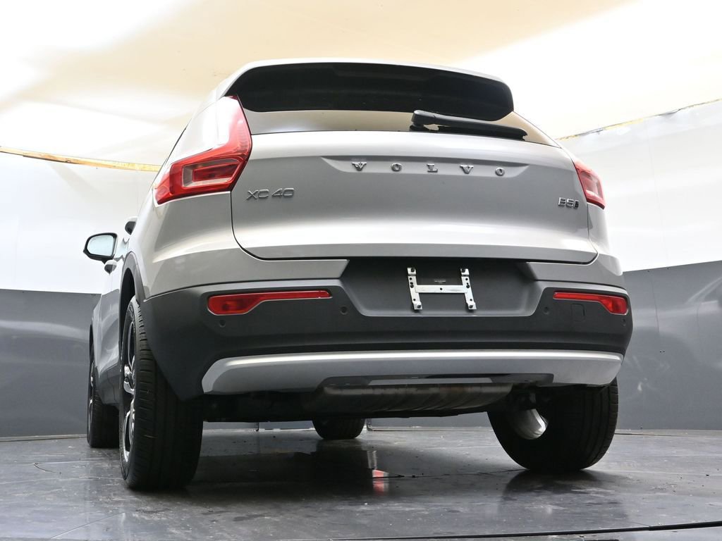 Certified 2025 Volvo XC40 B5 Core image 32