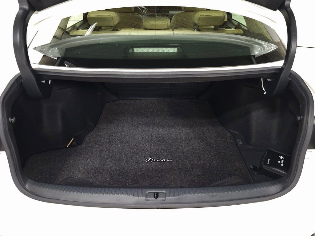 Used 2018 Lexus IS 300 AWD w/ Premium Package image 8