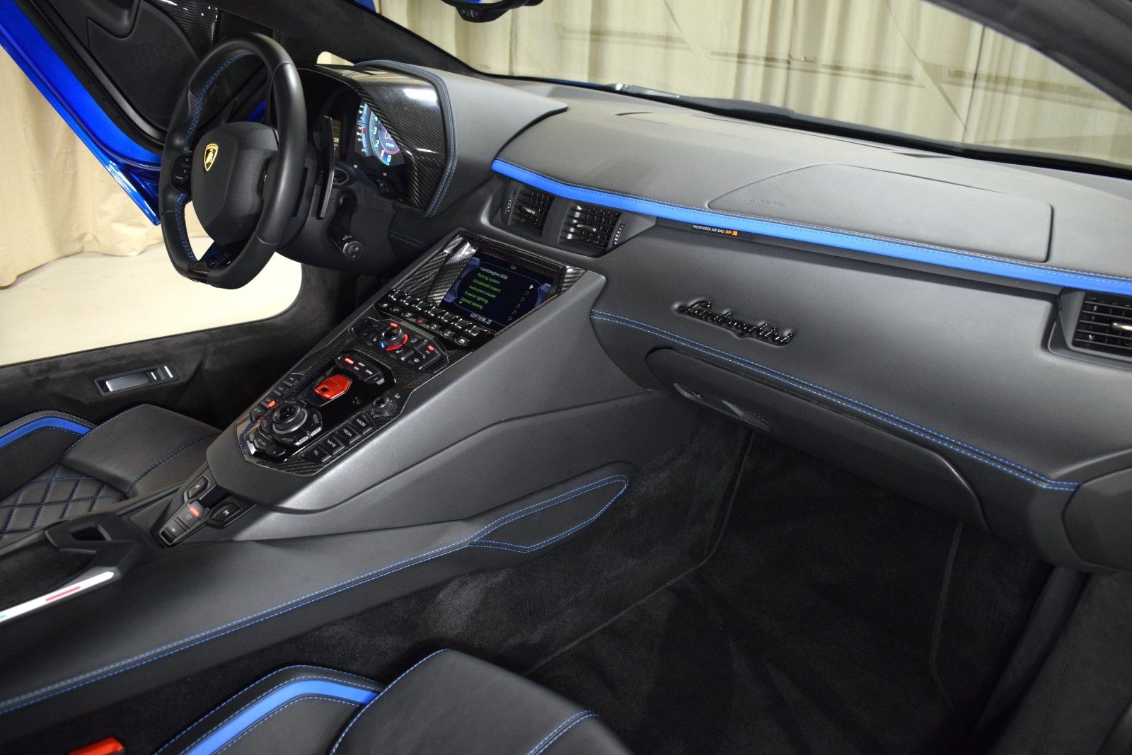 Used 2019 Lamborghini Aventador S image 21