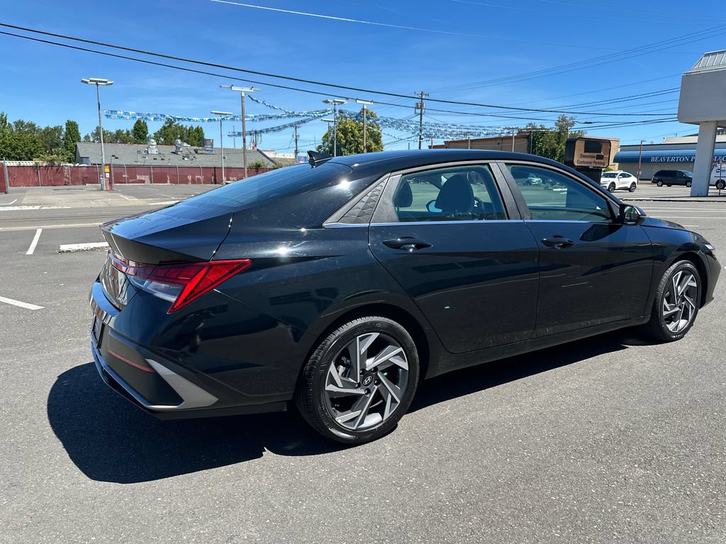 Certified 2025 Hyundai Elantra Limited FWD image 6