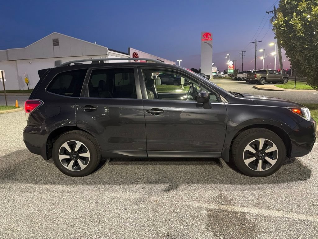 Used 2017 Subaru Forester 2.5i Limited AWD/4WD image 8