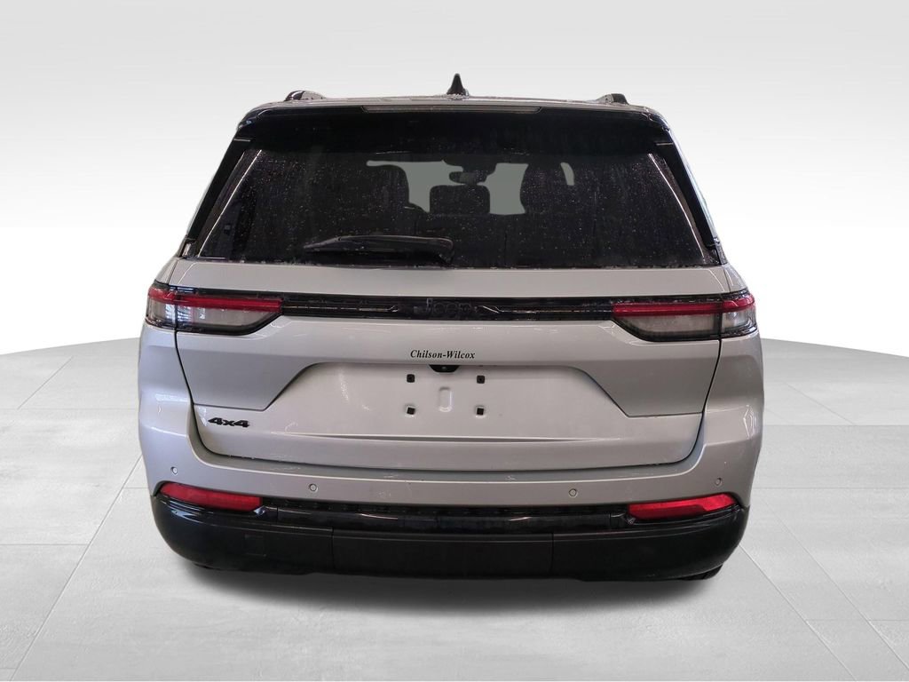 Used 2023 Jeep Grand Cherokee Altitude image 5