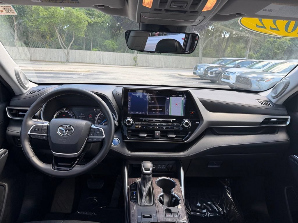 Used 2022 Toyota Highlander Limited FWD image 25
