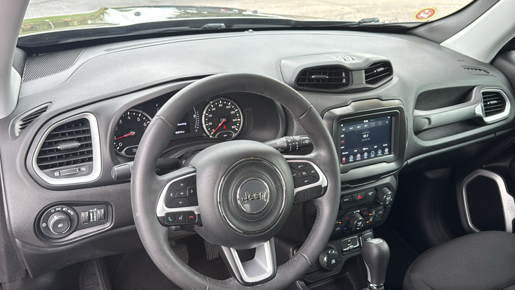 Used 2018 Jeep Renegade Latitude w/ Popular Equipment Group AWD/4WD image 12
