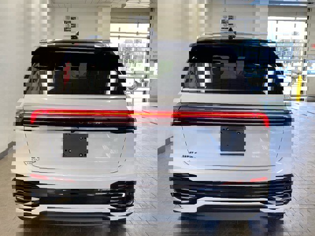 Used 2025 Lincoln Nautilus Reserve image 6