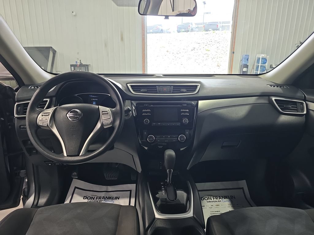 Used 2016 Nissan Rogue SV AWD/4WD image 12