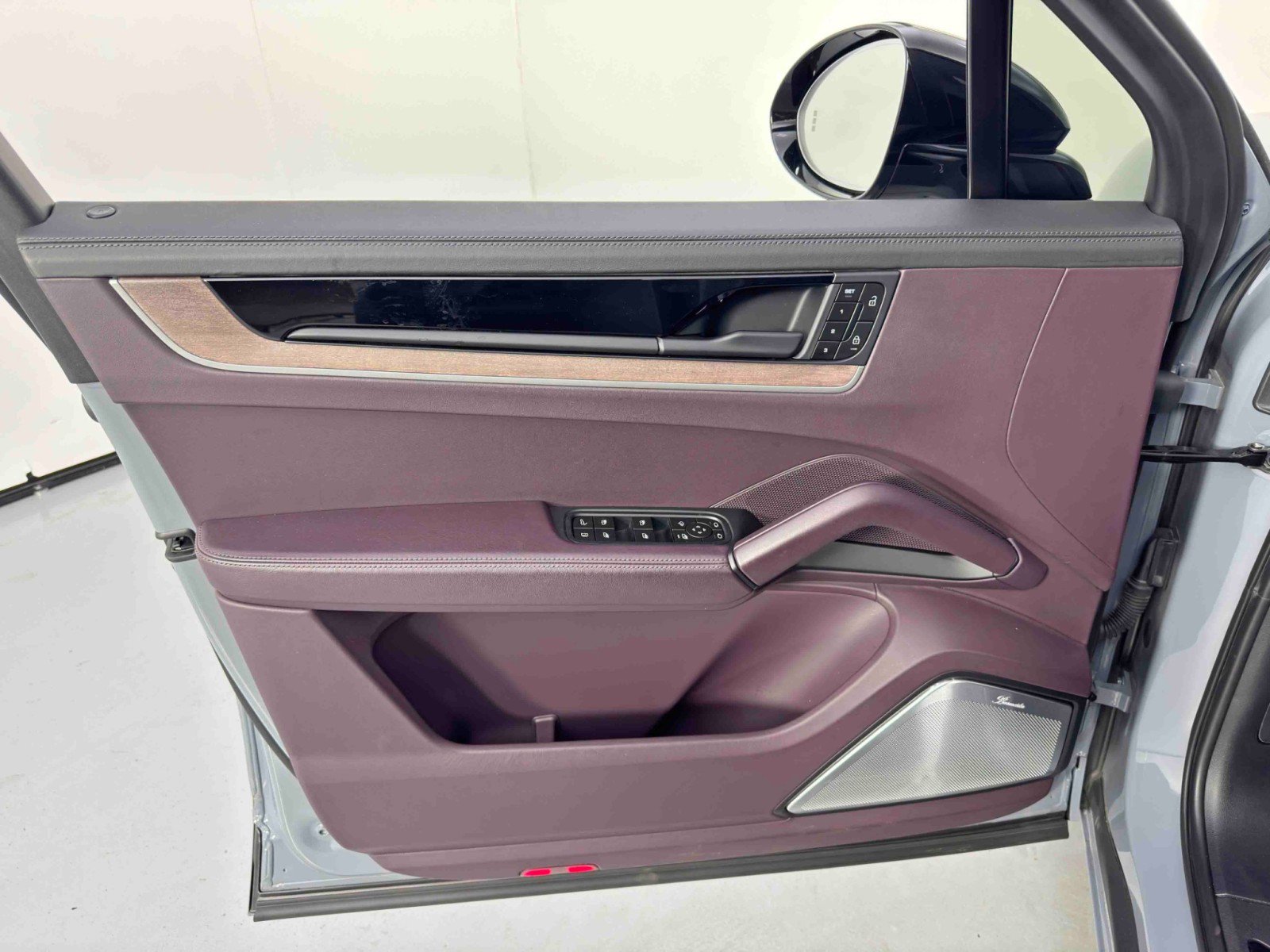 Used 2024 Porsche Cayenne Turbo AWD/4WD image 45