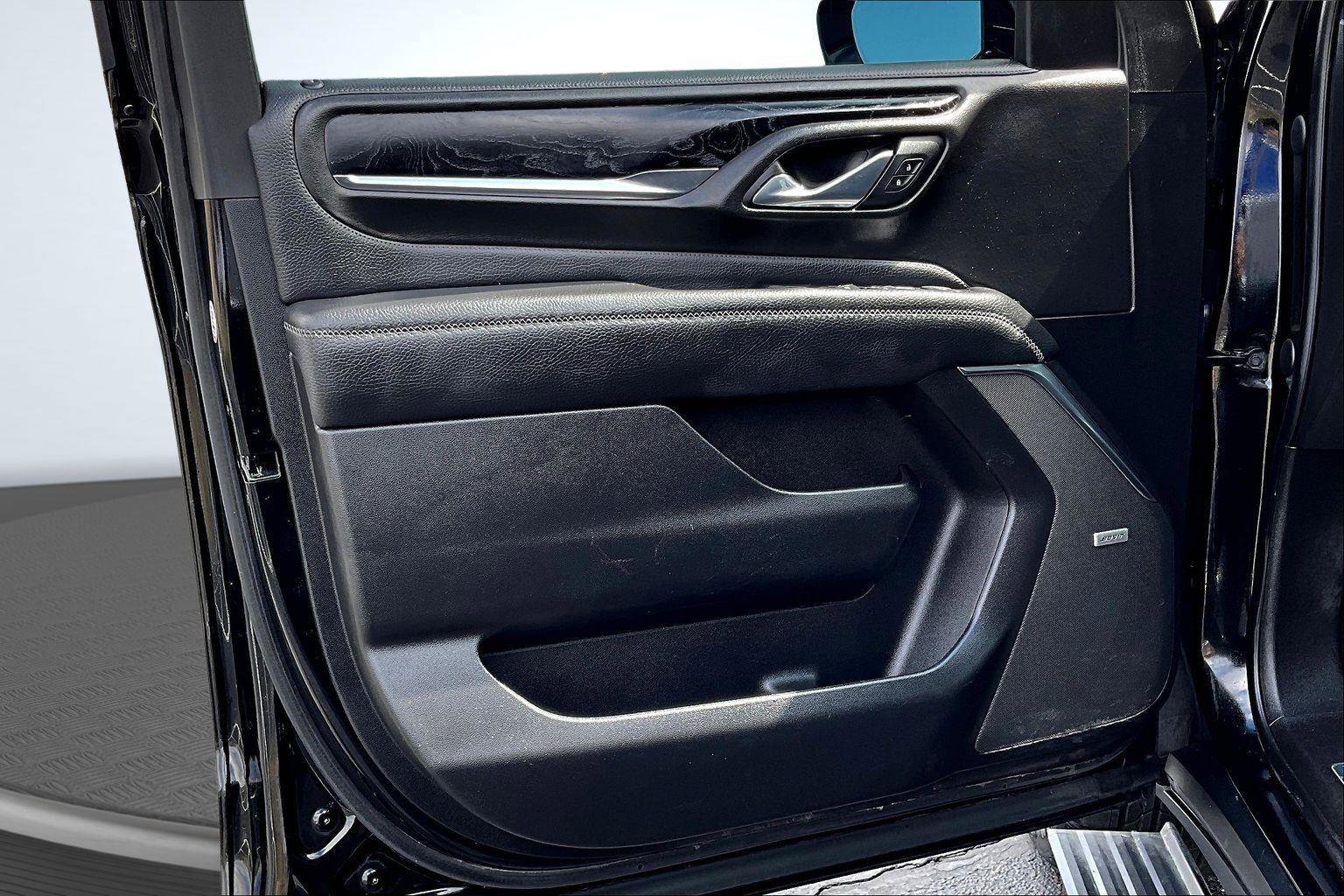 Used 2021 GMC Yukon XL Denali w/ Denali Premium Package image 24