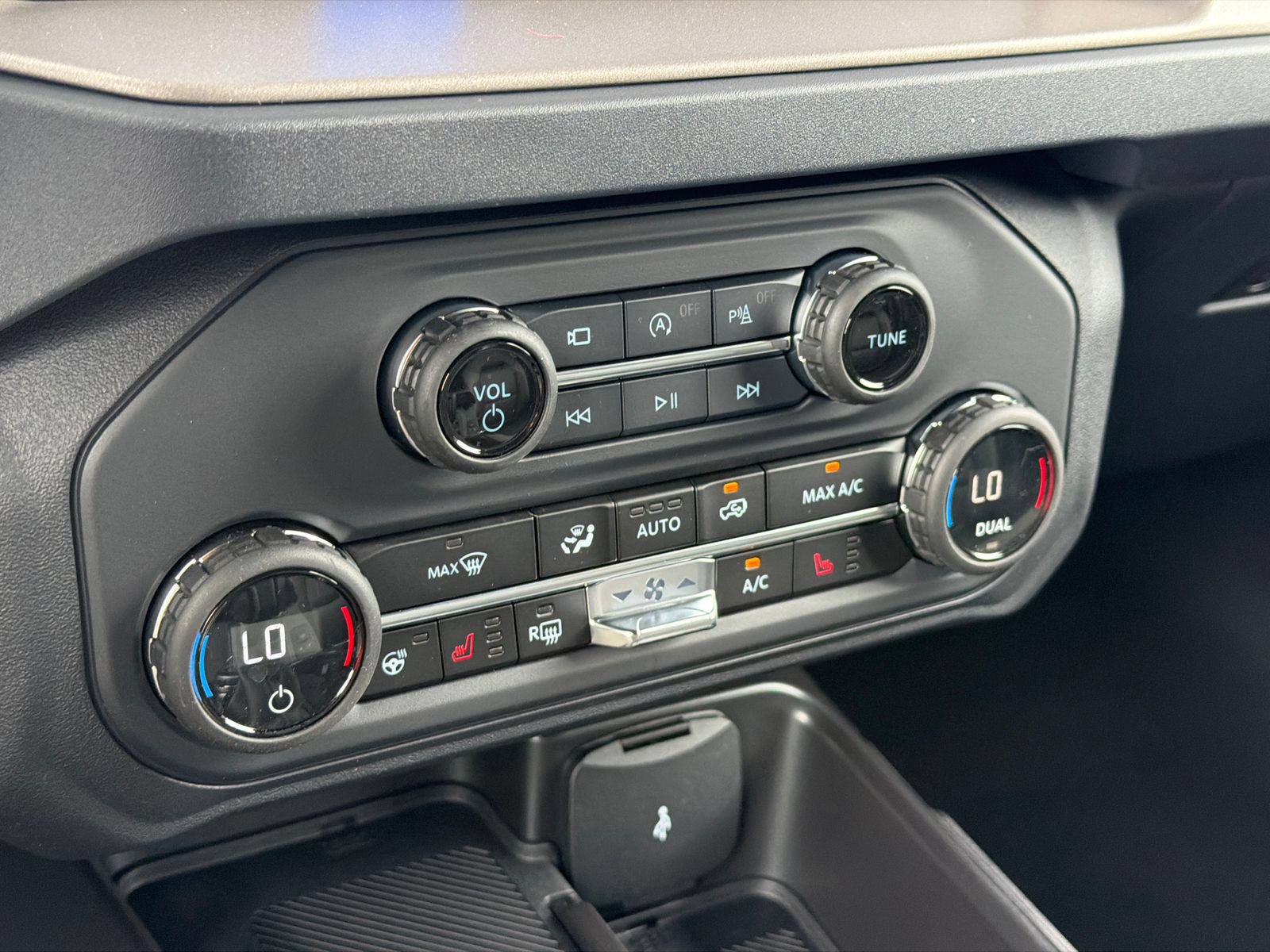 New 2026 Ford Bronco Outer Banks AWD/4WD image 27