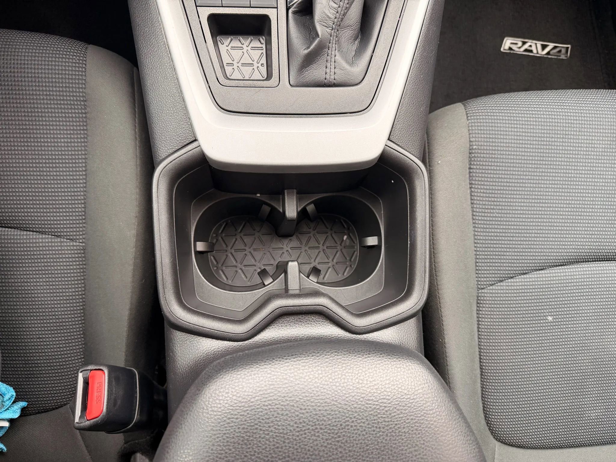 Used 2022 Toyota RAV4 LE w/ Carpet Mat Package (TMS) image 19