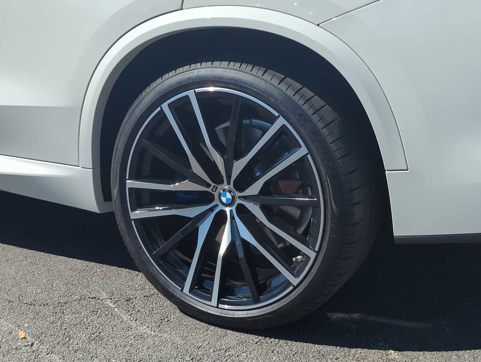 Used 2025 BMW X5 M60i w/ Climate Comfort Package image 13